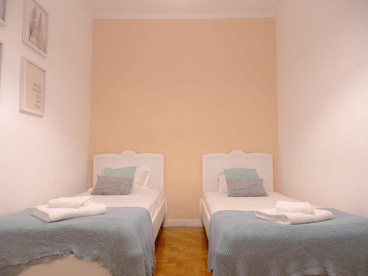 2br With Large Private Terrace | By Airnest Appartement
